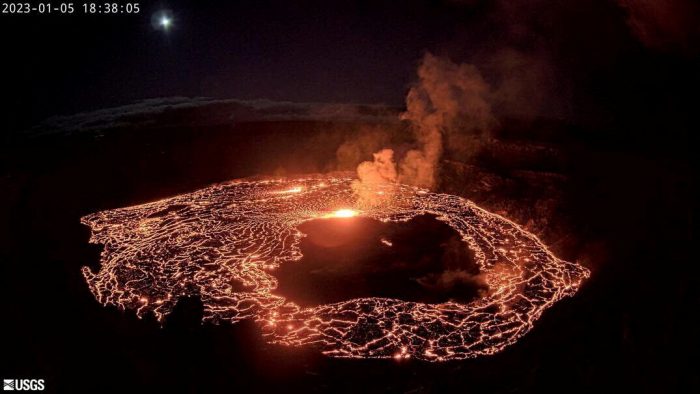 El volcán Kilauea de Hawái vuelve a entrar en erupción y se eleva el nivel de alerta