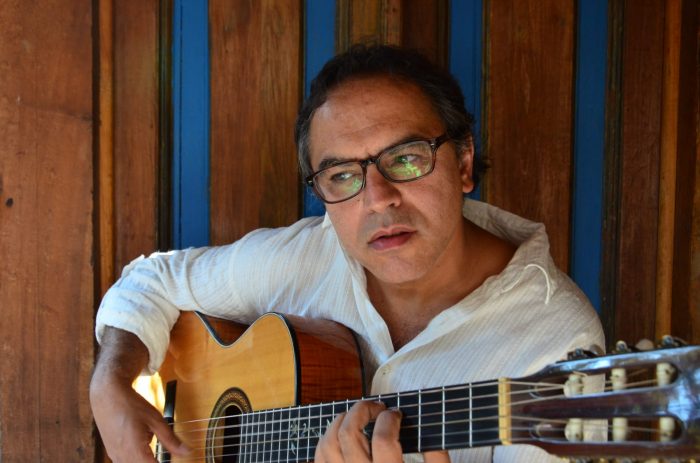 Concierto Antonio Restucci en bar Aretha