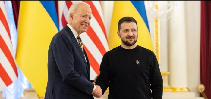 Biden anuncia envío de armas a Ucrania en visita sorpresa a Kiev
