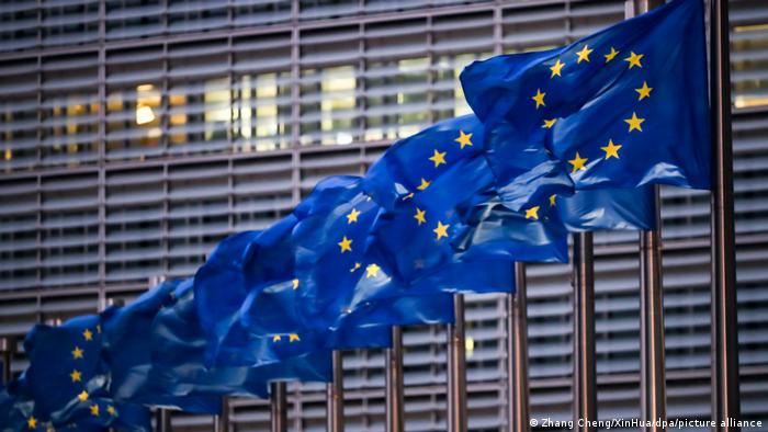 UE acuerda décimo paquete de sanciones contra Rusia