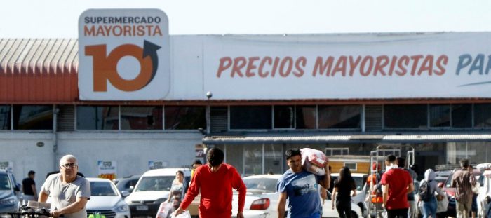 Justicia confirma condena a supermercado Mayorista 10 por no respetar derecho de trabajadoras a alimentar a sus hijos 