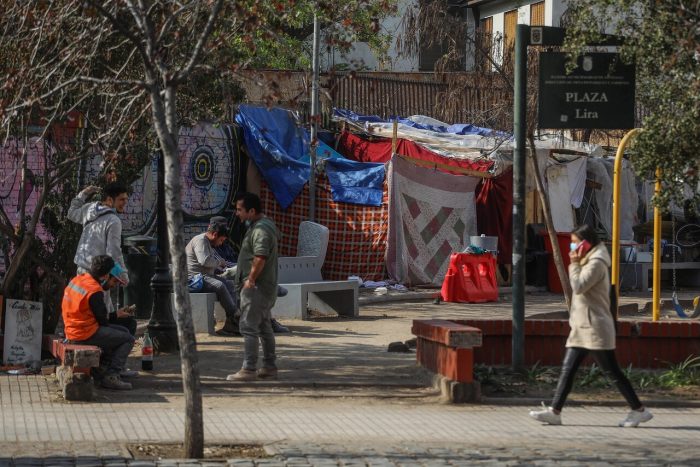 Gobierno anuncia plan para sacar carpas y rucos del eje Alameda-Providencia en Santiago