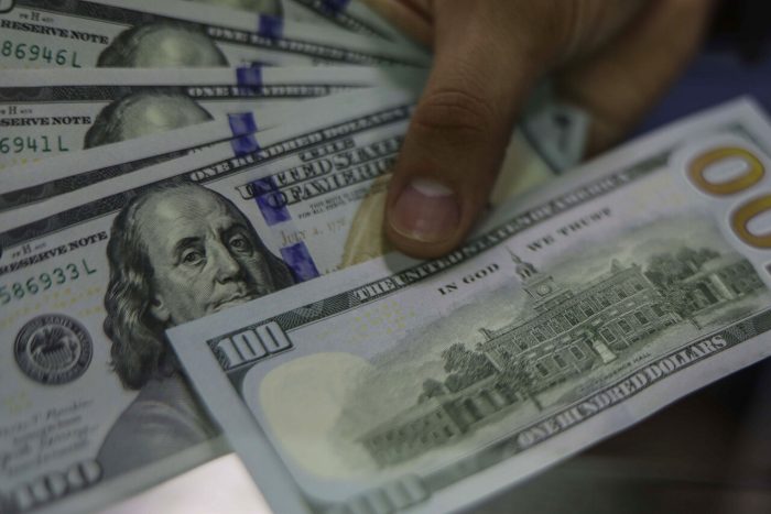 Dólar vuelve a caer quedando bajo los $790 ante los datos inflacionarios de Estados Unidos