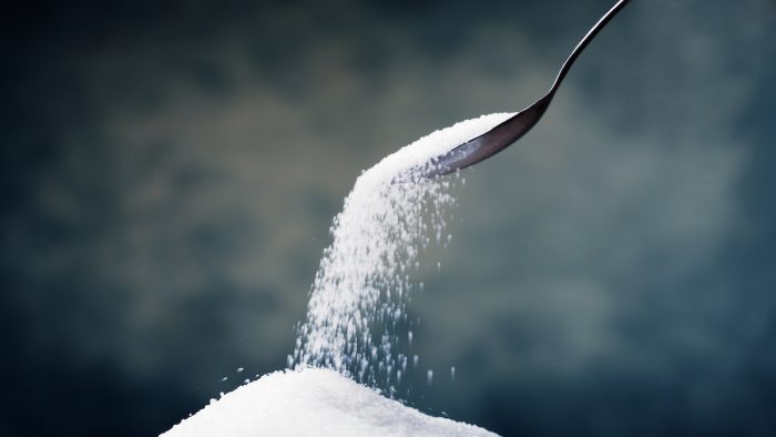 Nutricionista explica los peligros para la salud del azúcar añadida y cómo reducirla