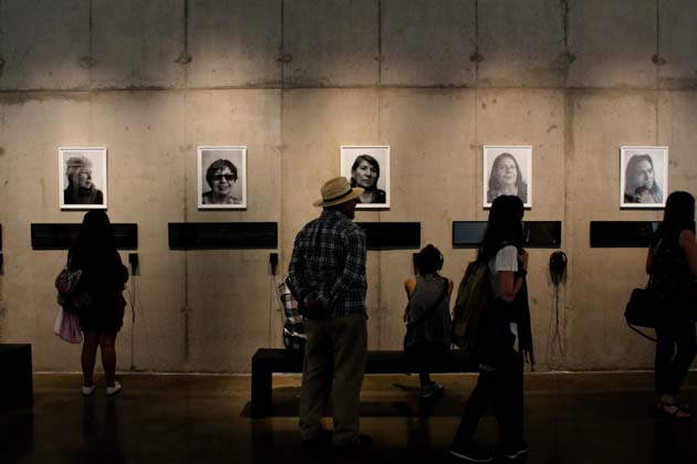 Exposición “120 escalones y un café” en Valparaíso