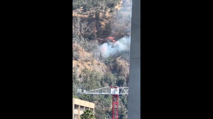 Incendio forestal afecta ladera sur del Cerro San Cristóbal