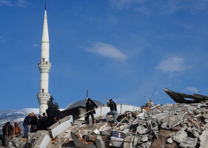El número de muertos por el terremoto en Siria y Turquía se acerca a los 10 mil