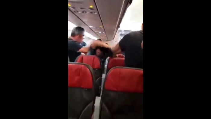Funcionarios de la DGAC son agredidos en avión en Antofagasta: solicitaron bajar a pasajeros en estado de ebriedad