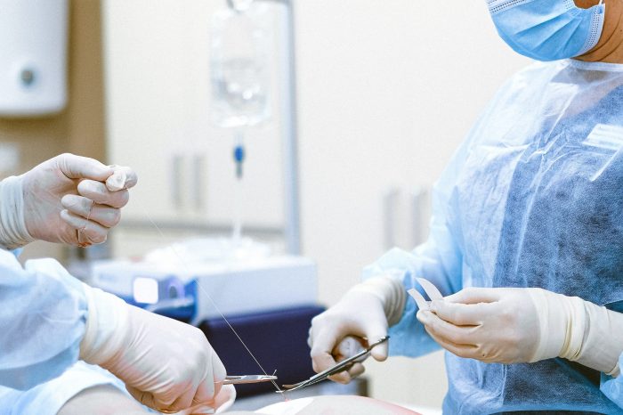 Proyecto de ley busca regular a profesionales y establecimientos que realicen cirugías estéticas
