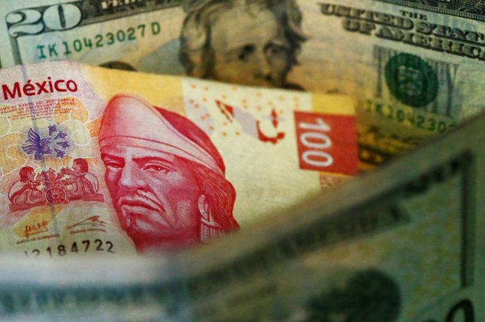 El peso mexicano alcanza máximos de cinco años frente al dólar estadounidense