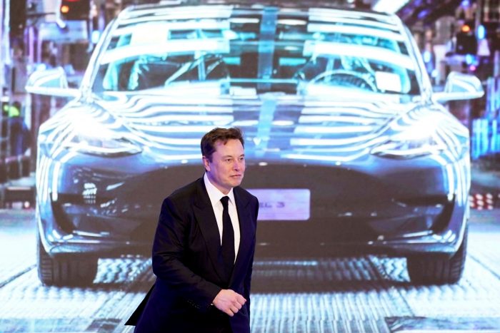 Ejecutivos de Tesla se reunieron con autoridades chilenas, ad portas de conocer estrategia nacional del litio
