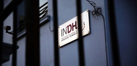 Choque entre Arrau e INDH por rayados: acusaciones cruzadas por vandalismo y libertad de expresión