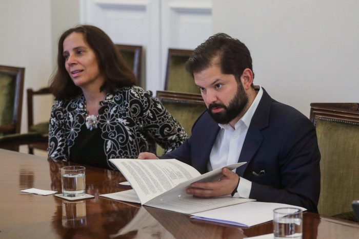 La deferencia del Presidente Boric con la ministra de Relaciones Exteriores, Antonia Urrejola