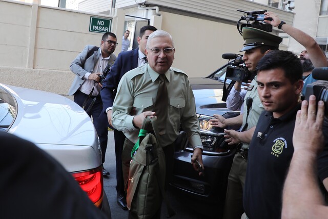 General de Carabineros guarda silencio en interrogatorio por “omisión” de impedir apremios ilegítimos durante estallido social