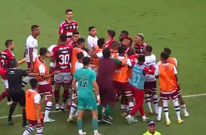Flamengo deja ir otra corona y Arturo Vidal protagoniza tenso final con Felipe Melo