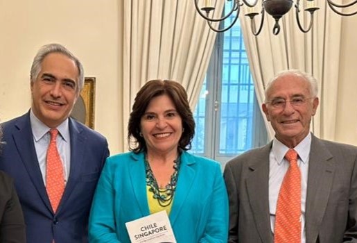 Senado presenta a Segpres trabajo sobre futuro estratégico para Chile