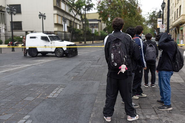 Se registran disturbios frente al Liceo de Aplicación