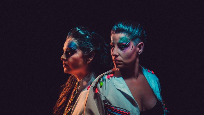 Womad 2023: Madela, el dúo de chilenas que mezcla folclore y música electrónica