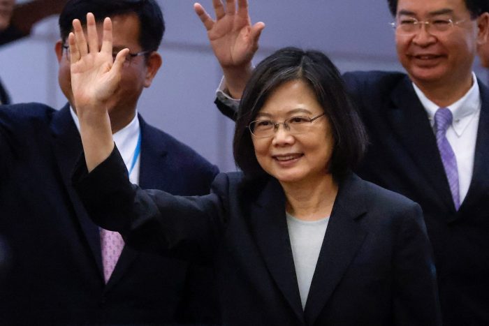 La presidenta de Taiwán se muestra desafiante tras las amenazas de China por su viaje a EEUU