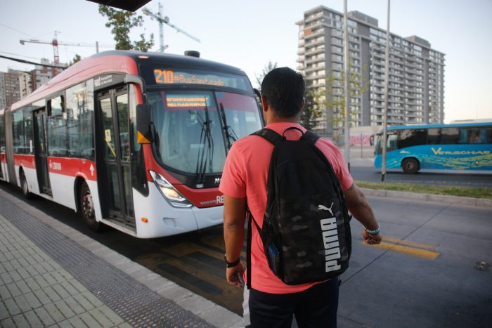Mayor flujo de transporte público y fiscalización: Gobierno detalla plan para afrontar el “súper lunes”