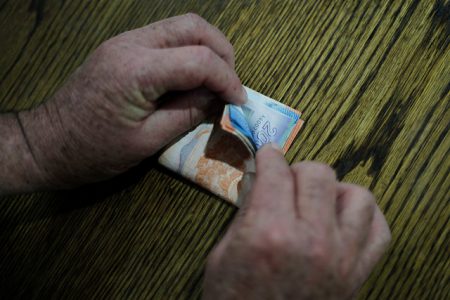 Hasta $5 millones: diputados buscan aumentar tope del autopréstamo de fondos AFP