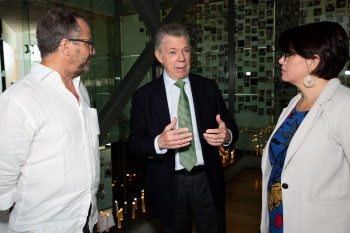 Juan Manuel Santos tras visitar Museo de la Memoria: “Pedir perdón ayuda muchísimo a sanar las heridas”