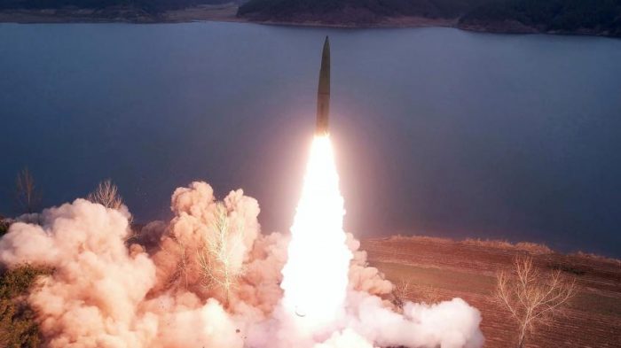 Corea del Norte lanza misil balístico que sobrevuela el norte de Japón: activan alerta en Hokkaido