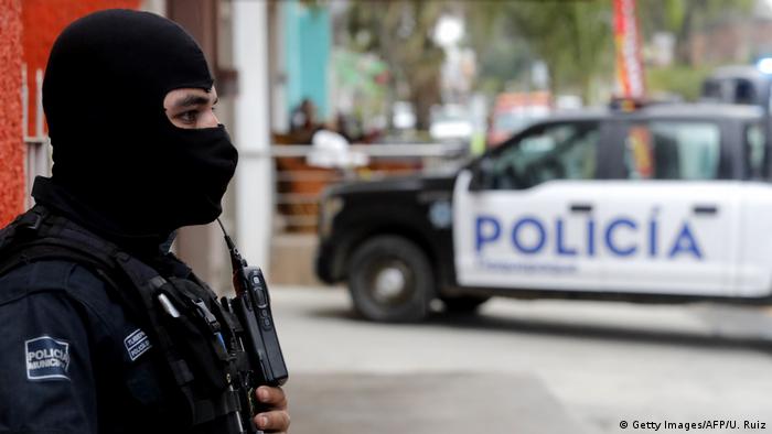 Grupo armado mata a siete personas en balneario de México