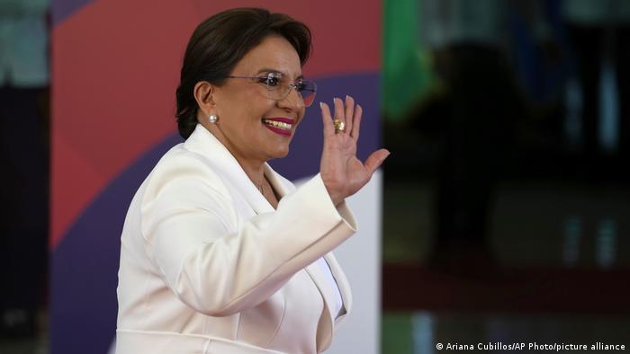 Presidenta hondureña anuncia una “dura” intervención de cárceles tras motines