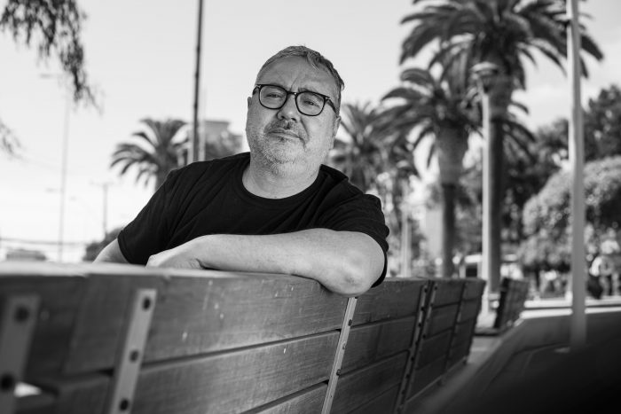 Las líneas blancas entre fronteras: un acercamiento a "La biblioteca hundida" de Rodrigo Ramos