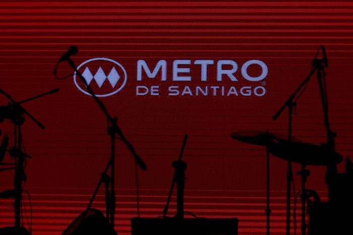 Presidente de Metro por molestias de usuarios tras música en vagones: “Estamos viendo relanzar un espacio cómodo para regular estas actividades”