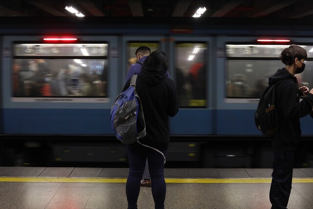 Metro de Santiago informa retraso en Línea 5 por falla técnica