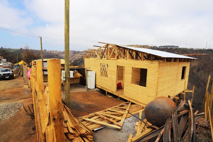 Gobierno criticó a Sodimac por reconstrucción de viviendas tras incendios forestales: “Hágalo usted mismo, eso nos dijeron”