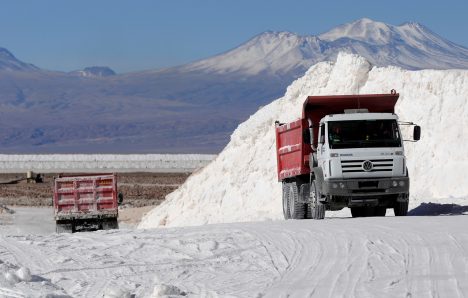 Remezón en industria del litio: Albemarle reemplaza a cúpula ejecutiva de sus operaciones en Chile