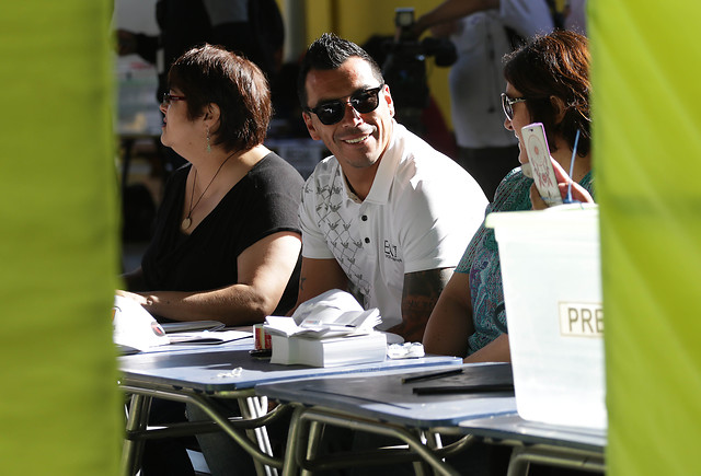 Esteban Paredes se defiende de las críticas tras participar en la campaña del candidato Ravinet