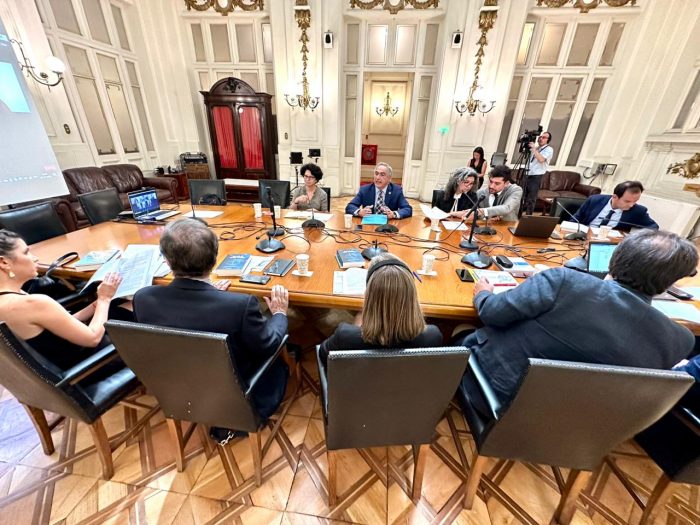 Senadores presentan a Comisión Experta trabajo sobre nueva institucionalidad estratégica para Chile