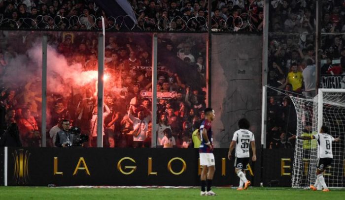 Conmebol sanciona a Colo Colo tras incidentes en Copa Libertadores: cierre de tribunas y multa