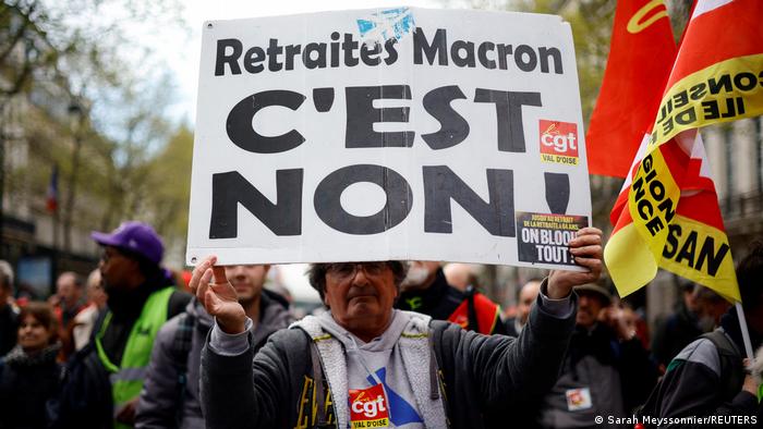 Francia: luz verde para polémica reforma de pensiones de Macron en medio de manifestaciones