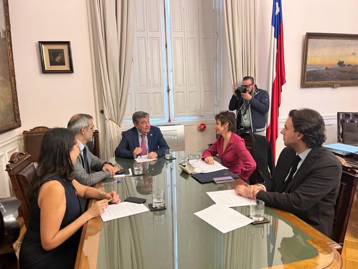 “Es exigente pero hay que hacerlo, Chile lo necesita”: Gobierno y Congreso estampan su firma en acuerdo para acelerar 31 proyectos sobre seguridad