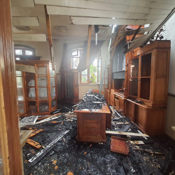 Incendio dañó archivo patrimonial de Liceo de Aplicación