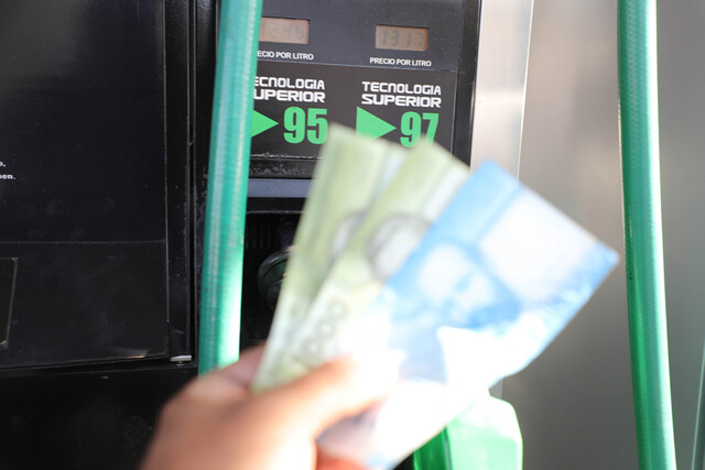 Atención automovilistas: combustibles subirán hasta 20,2 pesos este jueves