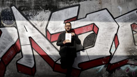 Director de película chilena “Piola” estrena libro de poesía