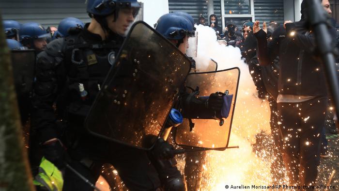 Manifestaciones del primero de Mayo dejaron más de cuatrocientos policías heridos en Francia