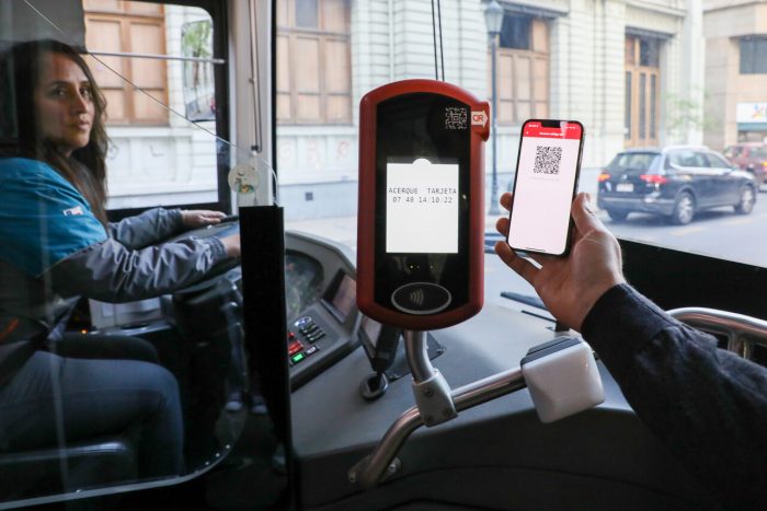 Transantiago informa falla en sistema de pago QR