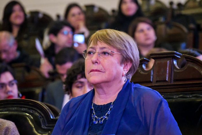 Bachelet revela que Piñera la llamó durante 18-O para retomar proceso constituyente: le dijo que no