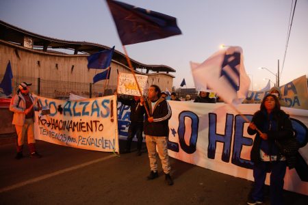Vecinos de Lo Hermida se manifestaron por el costo de la vida: piden renuncia de ministro Marcel