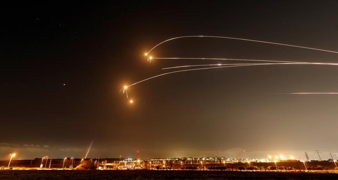 Israel vuelve a bombardear Gaza dos horas después de la tregua en respuesta a cohetes