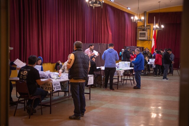 Nulos son mayoría en dos mesas de Puente Alto y Punta Arenas