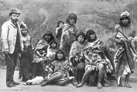 "El placer genocida de Dios" en Isla Dawson: estudio cuestiona a religiosos que "salvaban" selknam