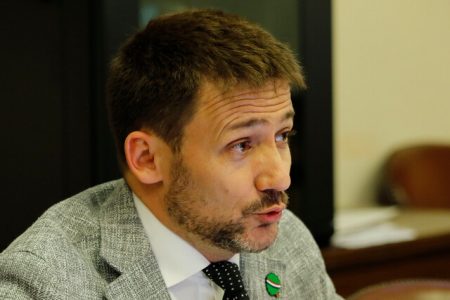 Ministro de Energía Diego Pardow cuestiona a su antecesor Claudio Huepe en plan "Gas a precio Justo"